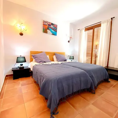 Cavall Bernat شقة بلاتجا ذارو